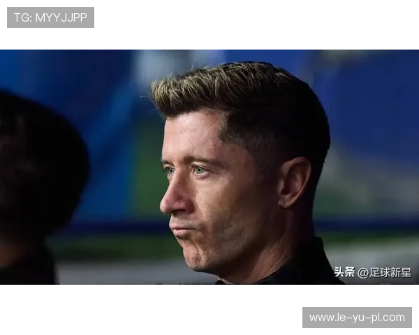 拉菲尼亚肌肉撕裂伤缺阵,球队面临中场重组考验 拉菲尼亚肌肉撕裂伤缺阵,球队面临中场重组考验